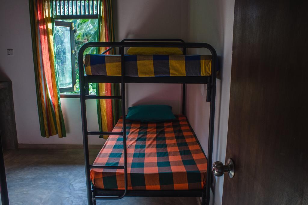 Sinharaja Hostel Deniyaya Chambre photo